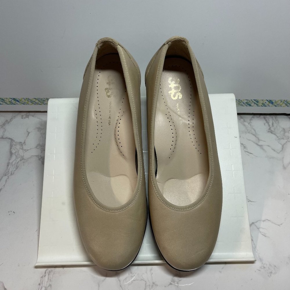 SAS Beige Leather Pump, Tan, size 6, NWOT